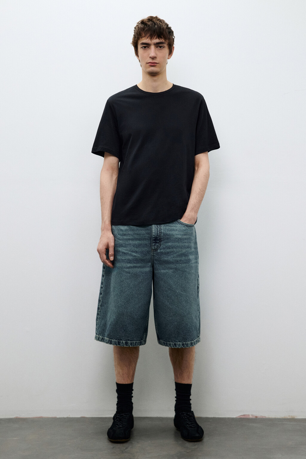 Футболка из легкого хлопкового трикотажа - цвет черный - 4