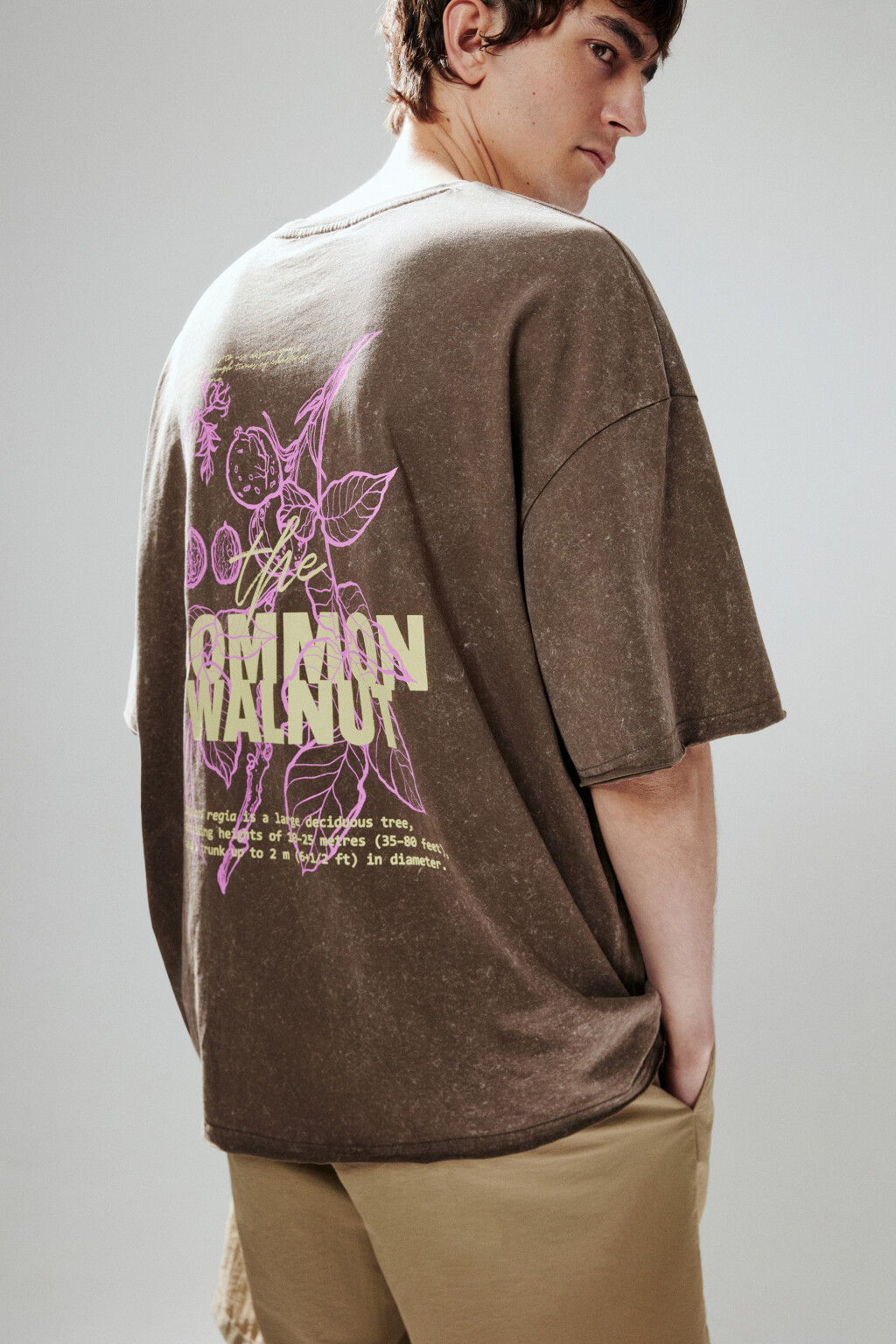 Футболка с принтом и открытыми срезами - цвет коричневый - 2