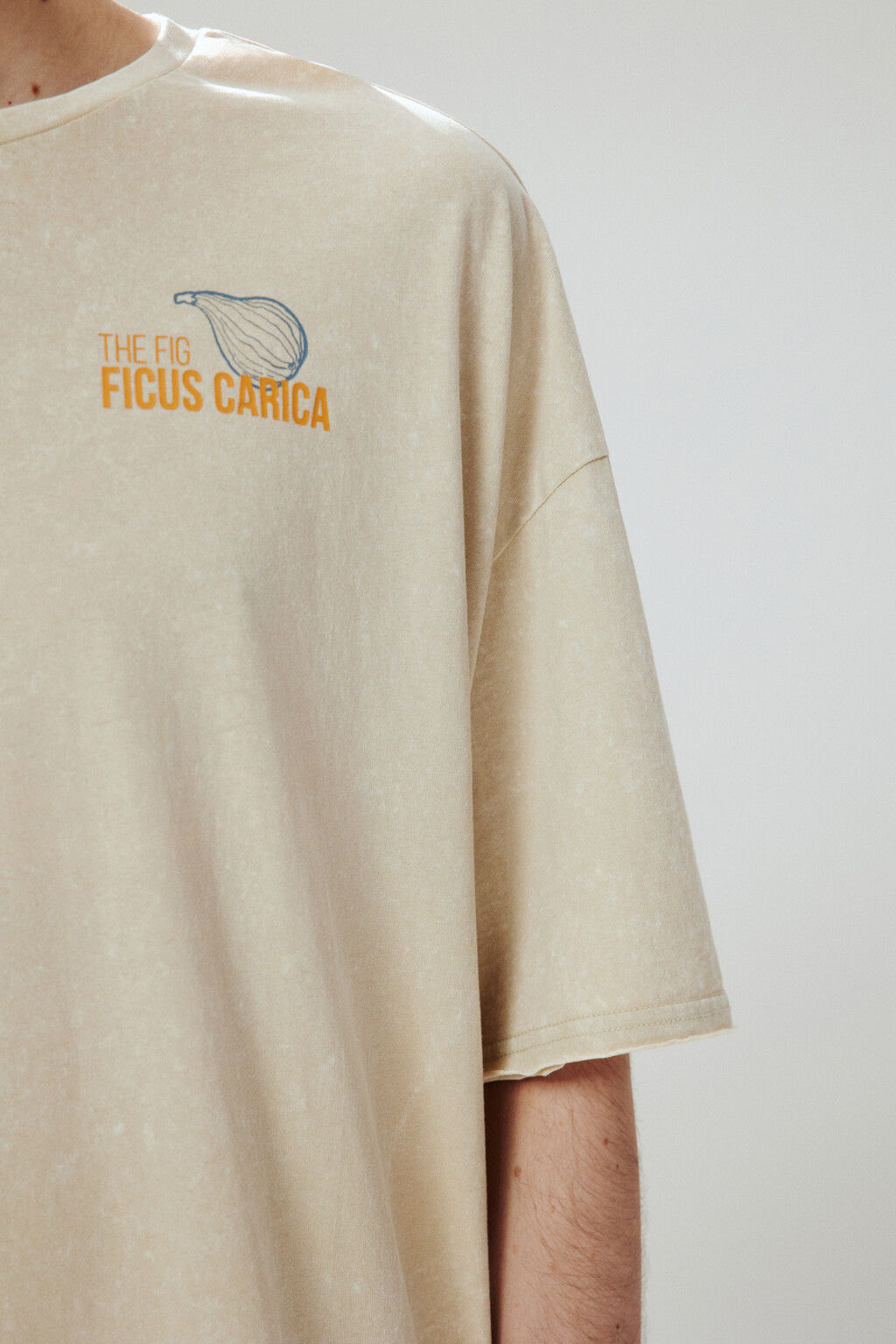 Футболка с принтом и открытыми срезами - цвет бежевый - 7