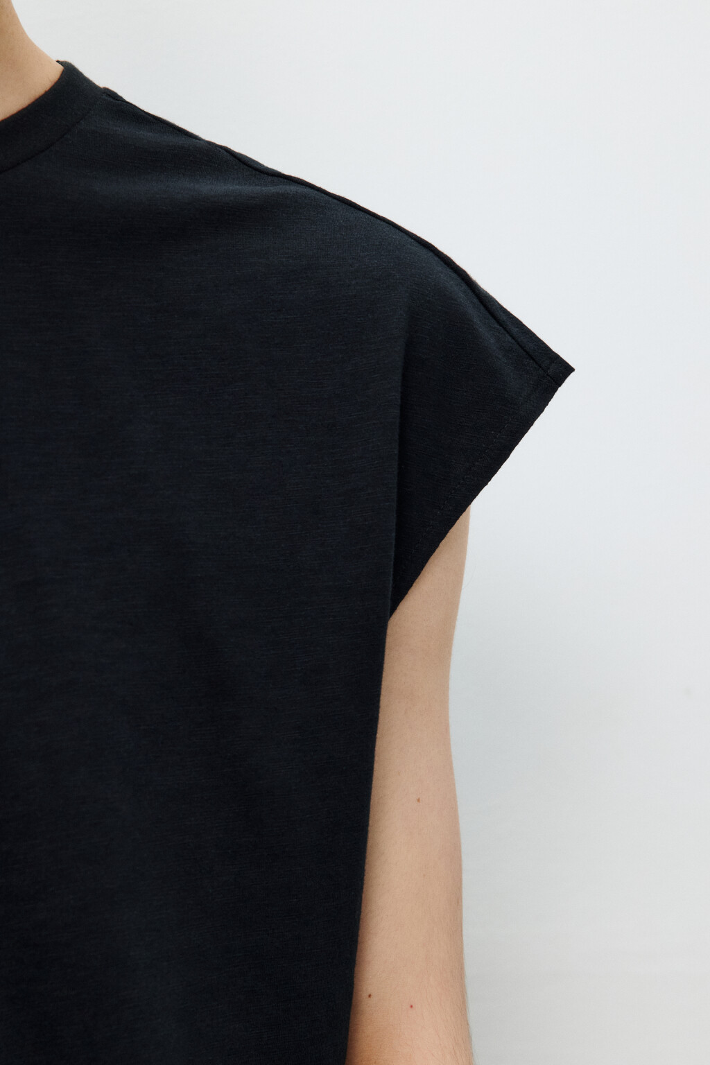 Футболка хлопковая без рукавов - цвет черный - 6