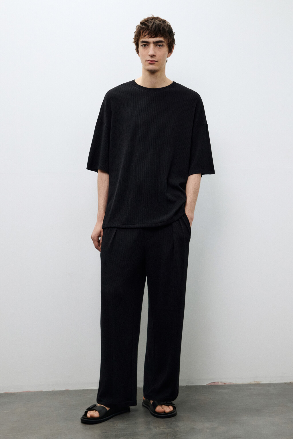 Футболка свободная в рубчик - цвет черный - 4