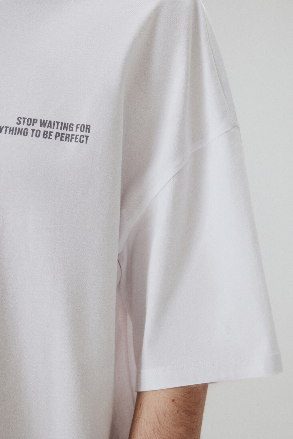Футболка хлопковая с принтом-надписью - цвет белый - 6