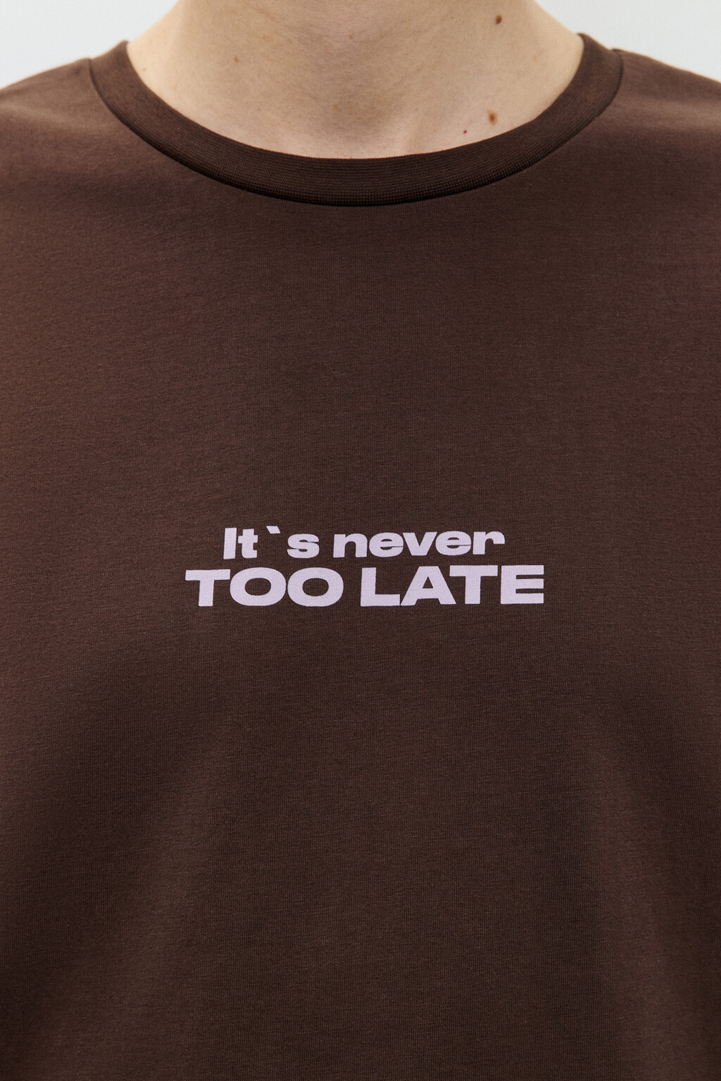 Футболка хлопковая с принтом - цвет коричневый - 5