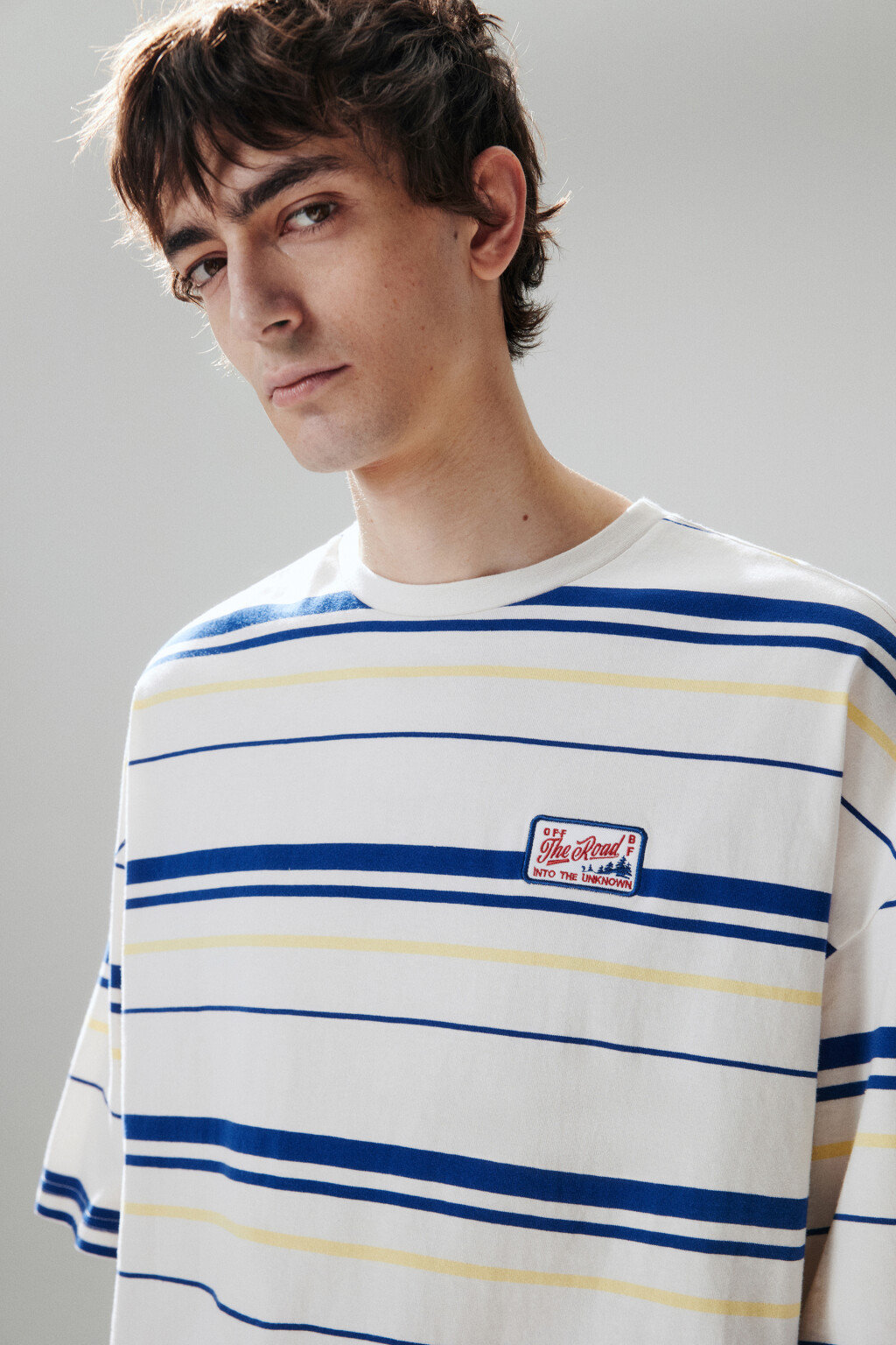Футболка в полоску с нашивкой - цвет белый - 1