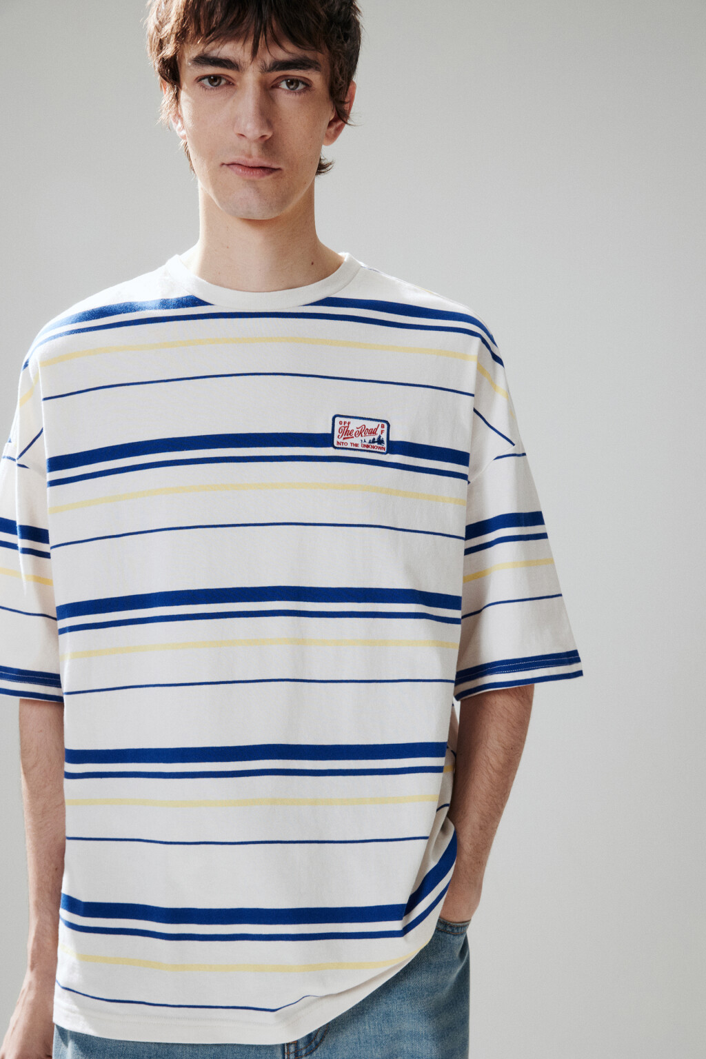 Футболка в полоску с нашивкой - цвет белый - 2