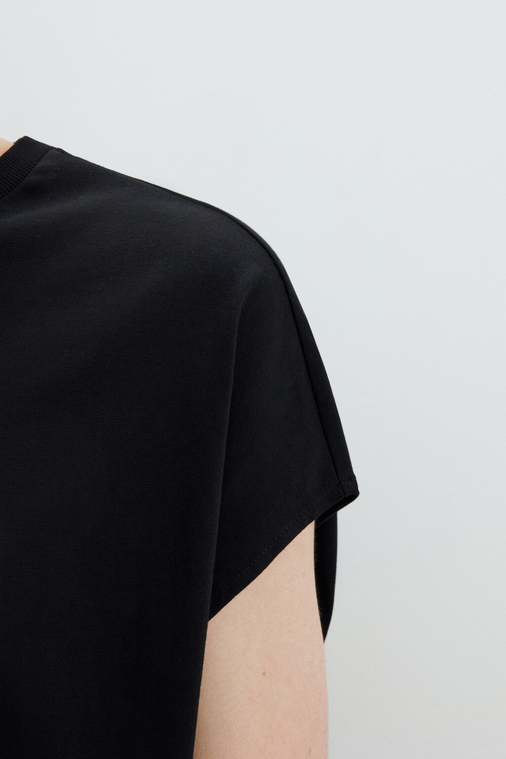 Футболка укороченная без рукавов - цвет черный - 6