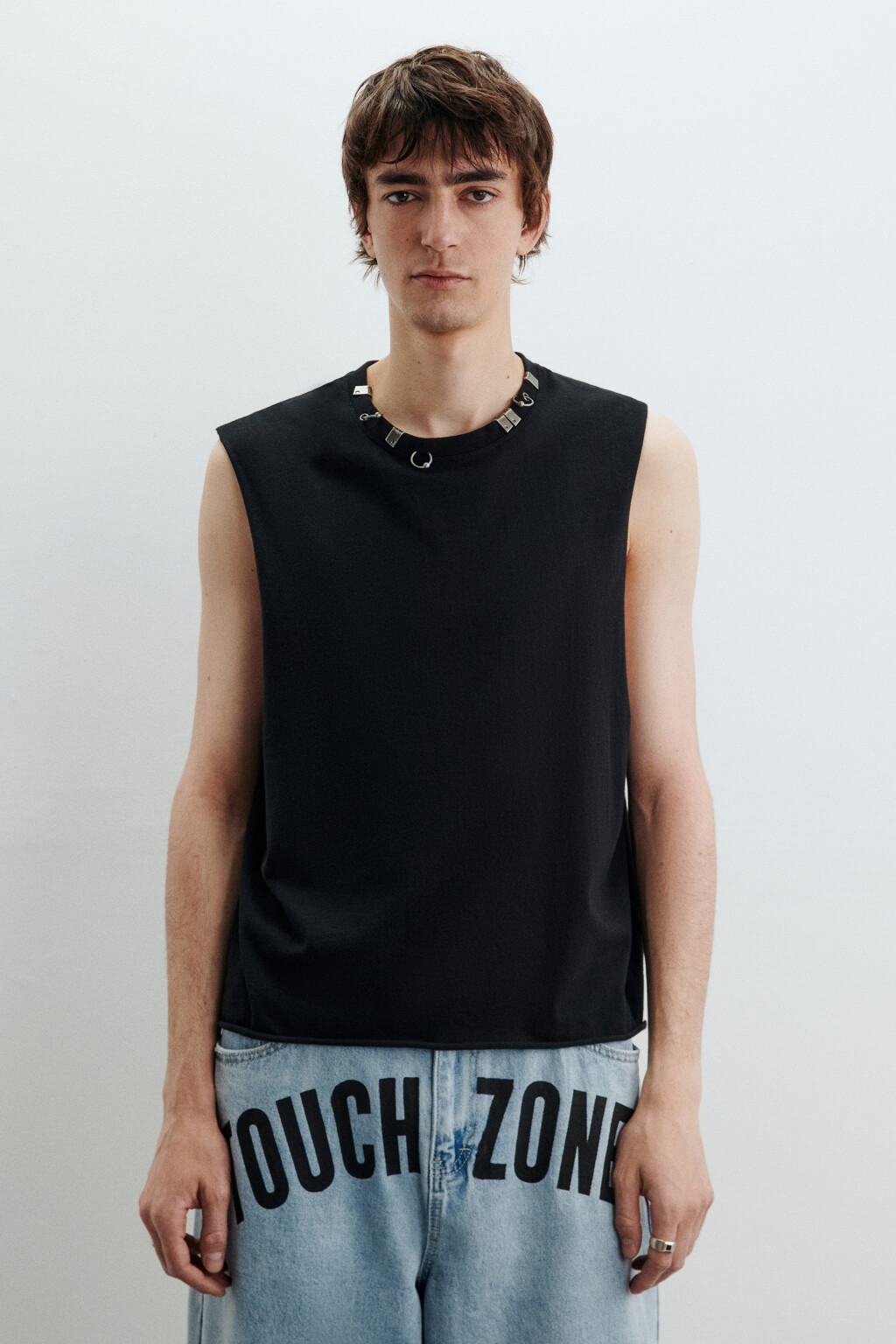 Майка с металлическим пирсингом - цвет черный - 2