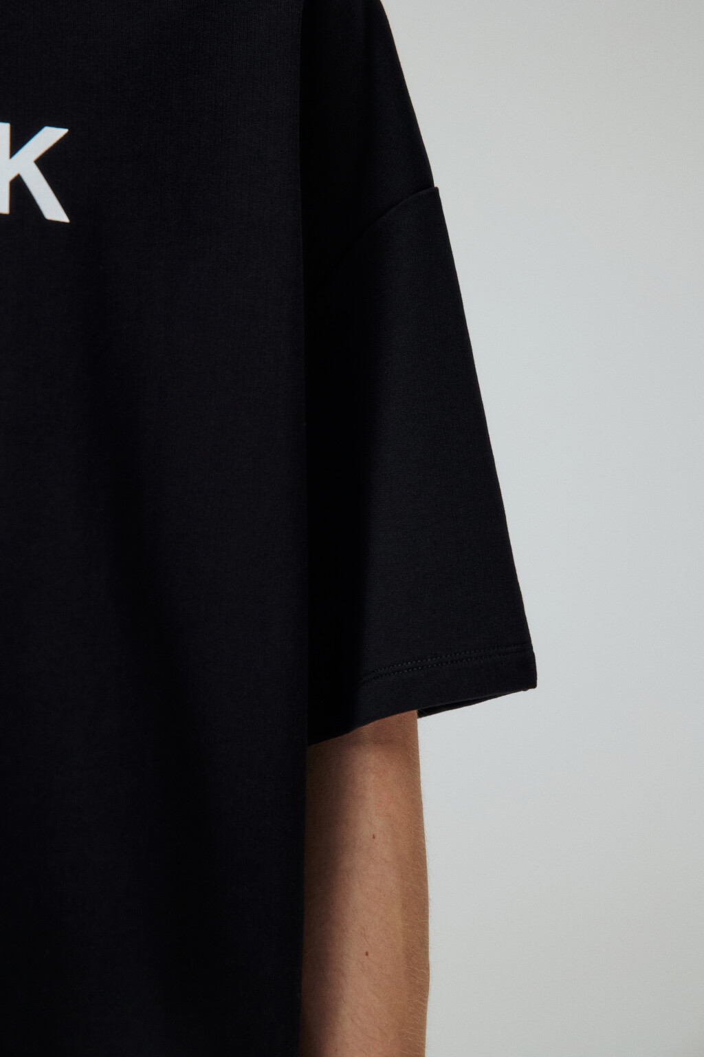 Футболка с принтом-надписью - цвет черный - 7