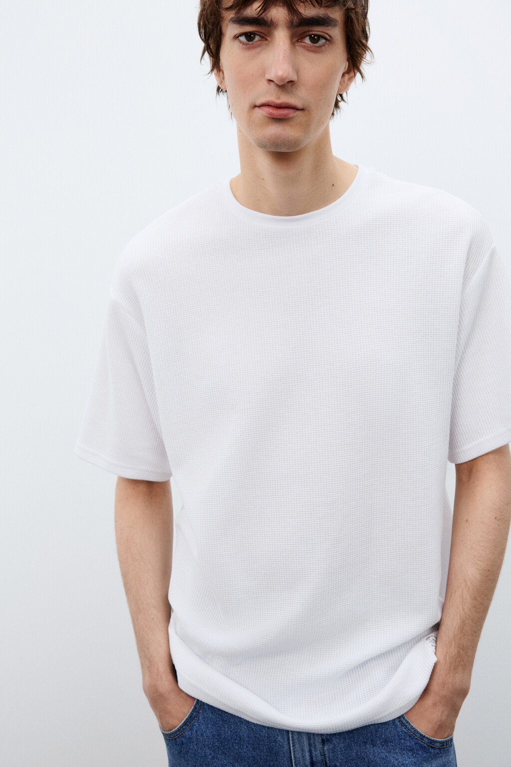 Футболка из фактурной ткани - цвет белый - 1