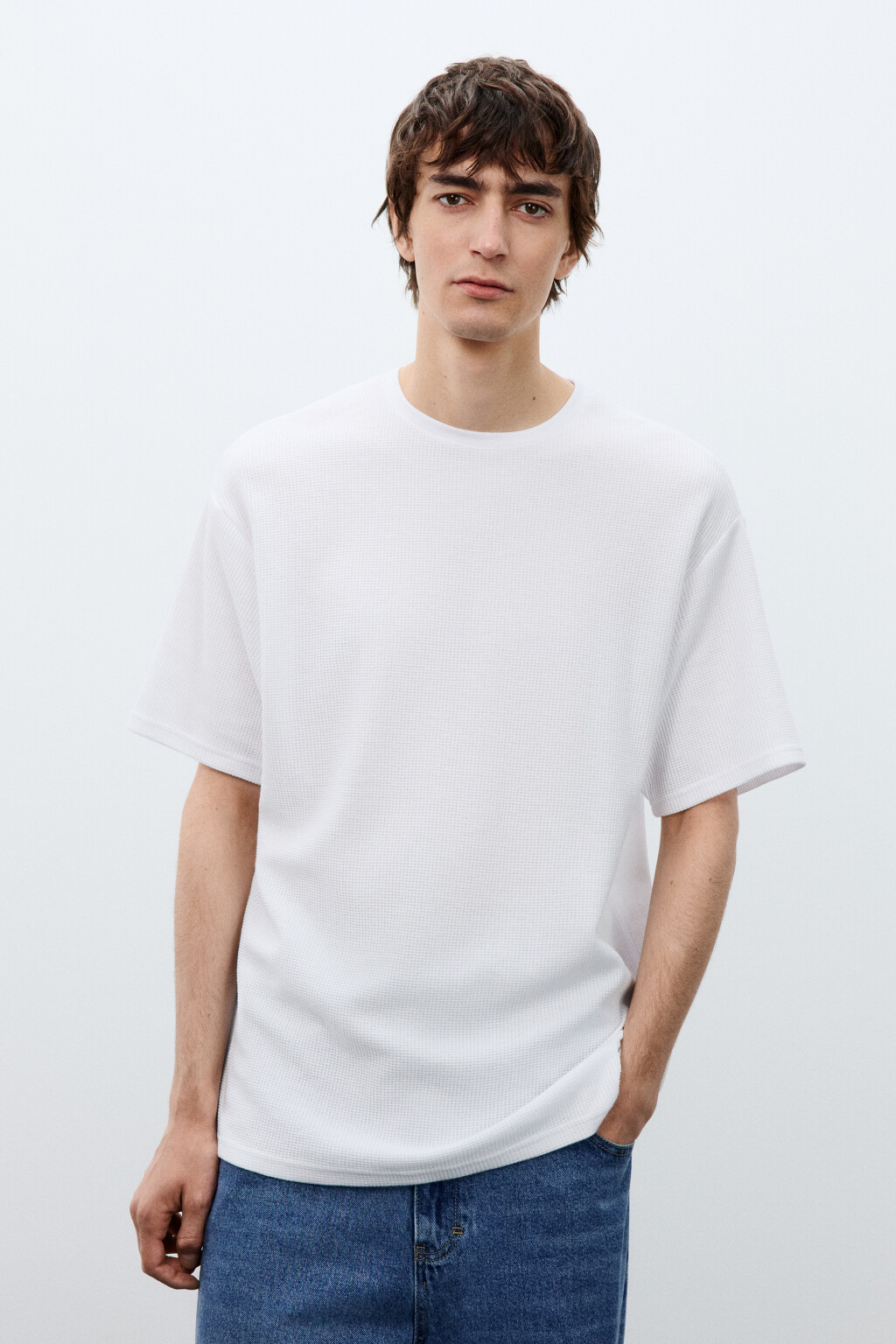 Футболка из фактурной ткани - цвет белый - 2