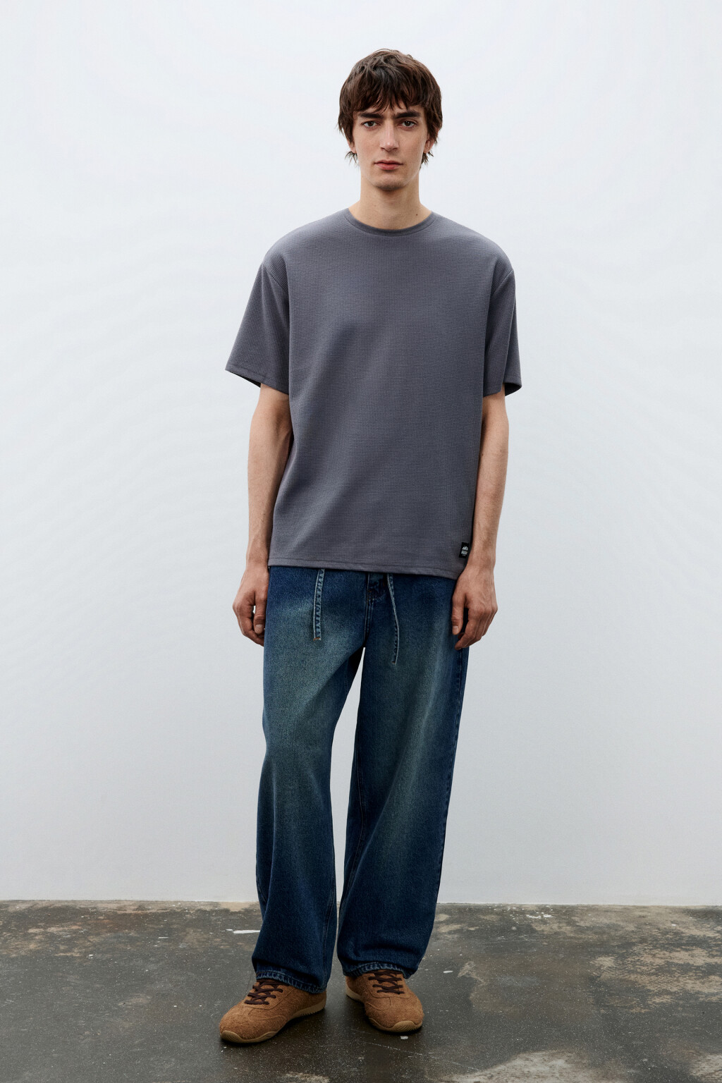 Футболка из фактурной ткани - цвет серый - 4