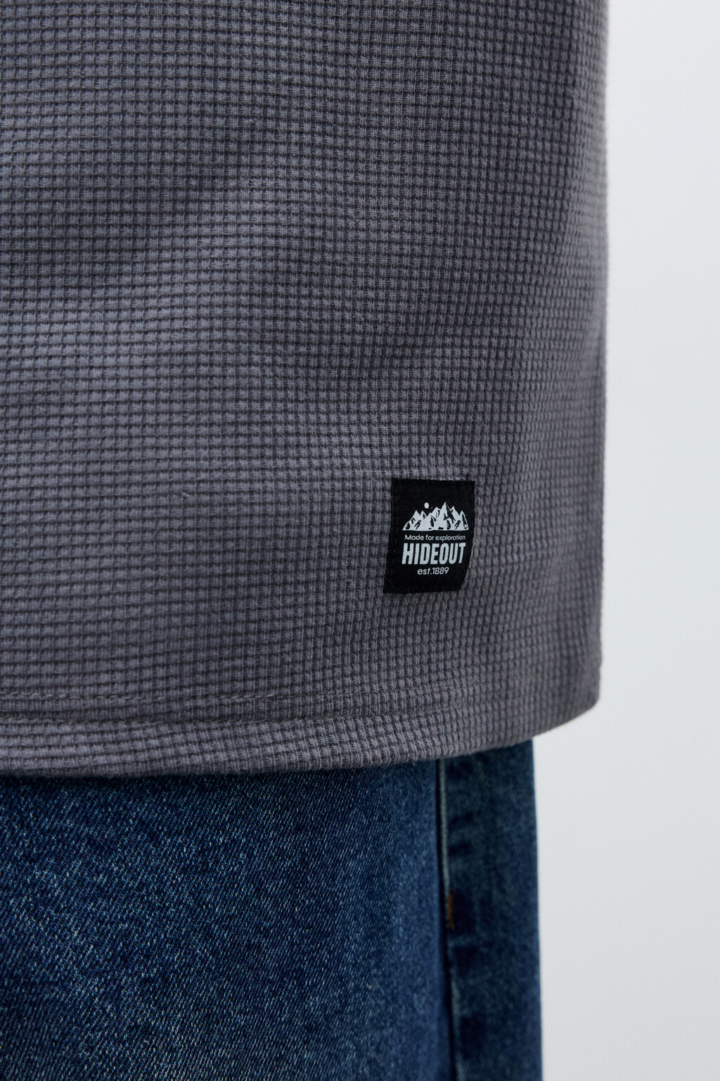 Футболка из фактурной ткани - цвет серый - 6