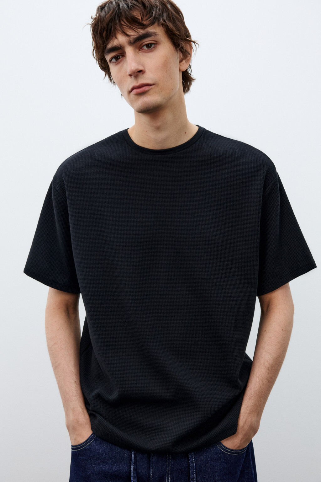 Футболка из фактурной ткани - цвет черный - 1