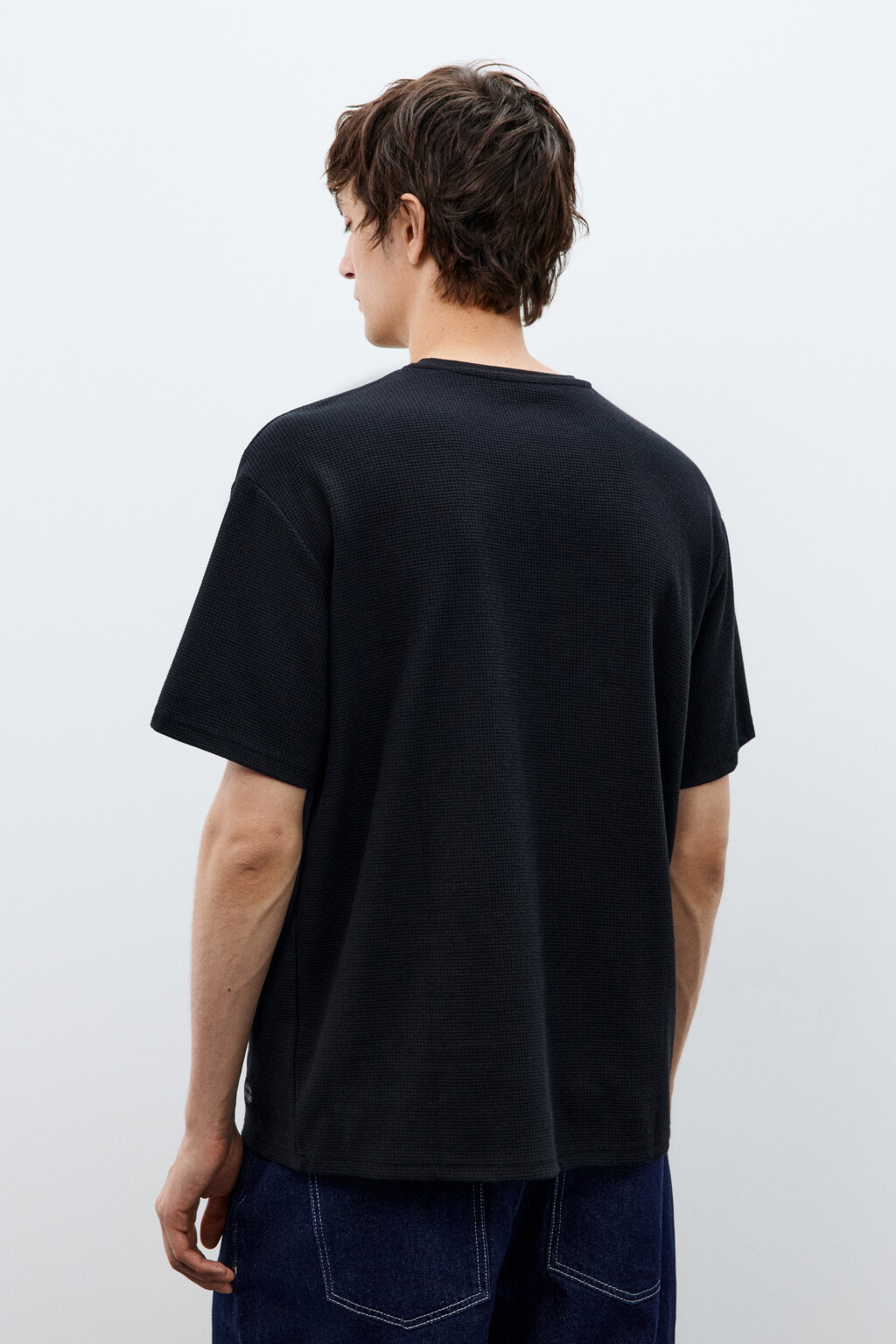 Футболка из фактурной ткани - цвет черный - 3