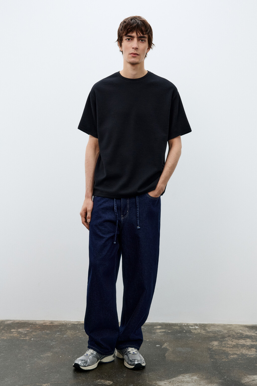 Футболка из фактурной ткани - цвет черный - 4