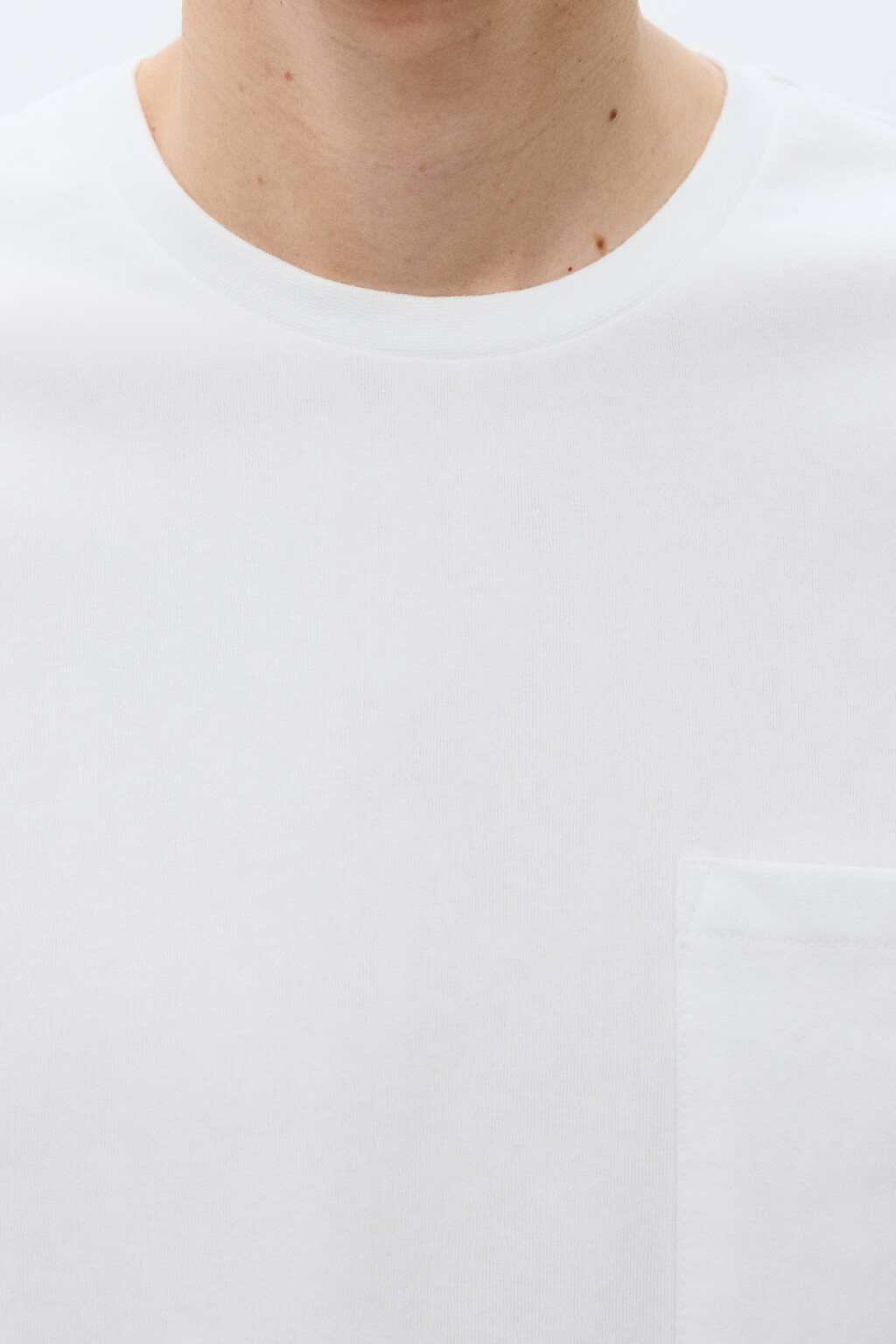 Футболка базовая с карманом - цвет белый - 5