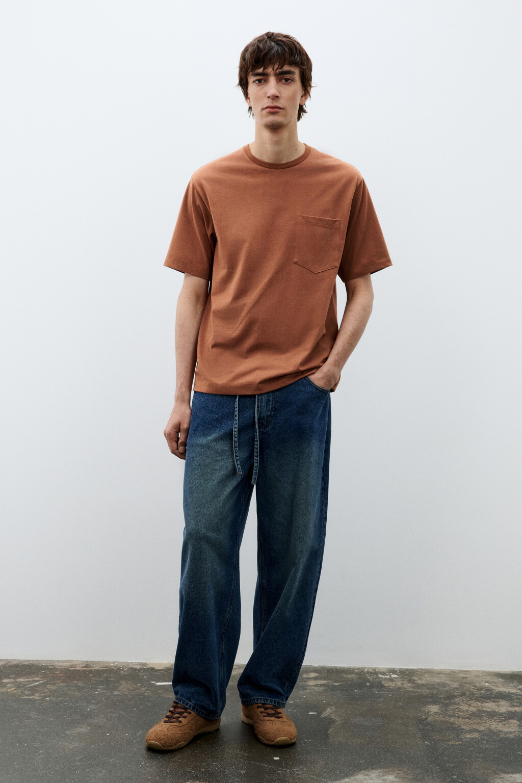 Футболка базовая с карманом - цвет коричневый - 4