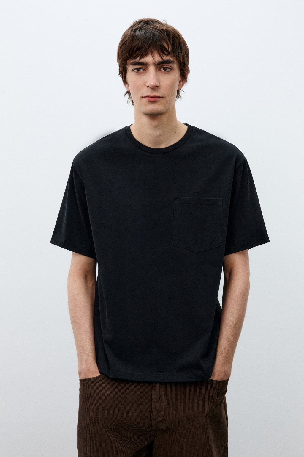 Футболка базовая с карманом - цвет черный - 2