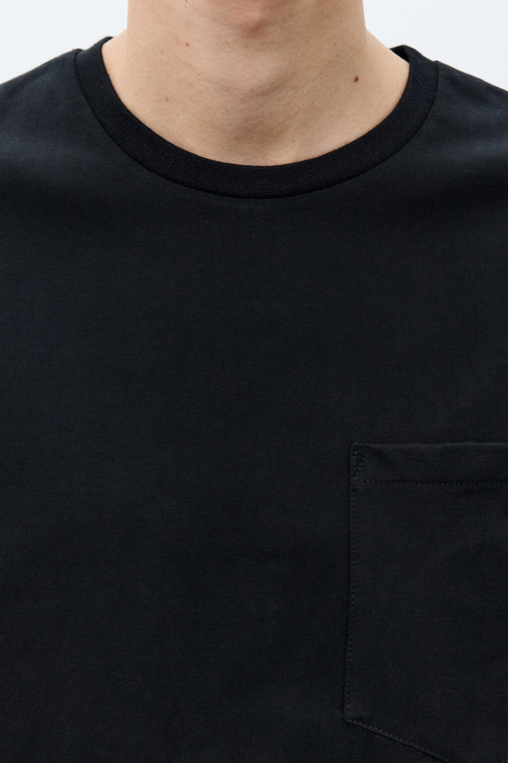 Футболка базовая с карманом - цвет черный - 5