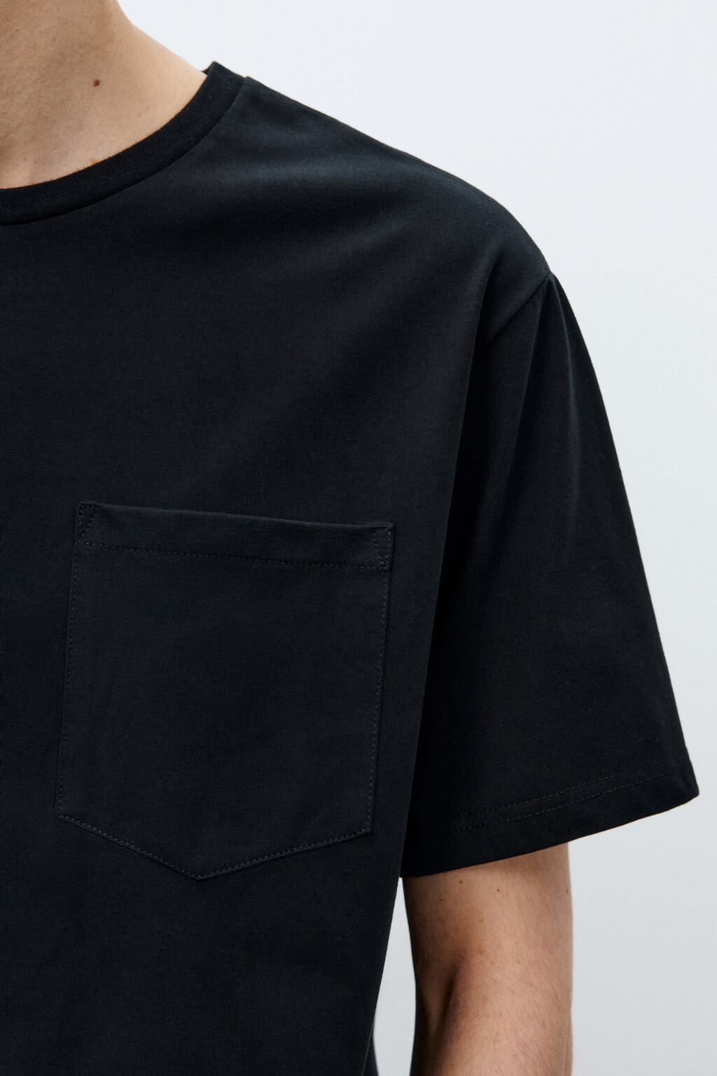 Футболка базовая с карманом - цвет черный - 6