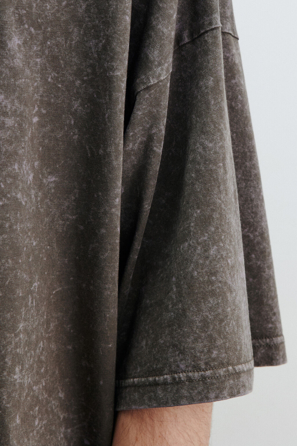 Футболка с вареным эффектом и надписью - цвет серый - 5