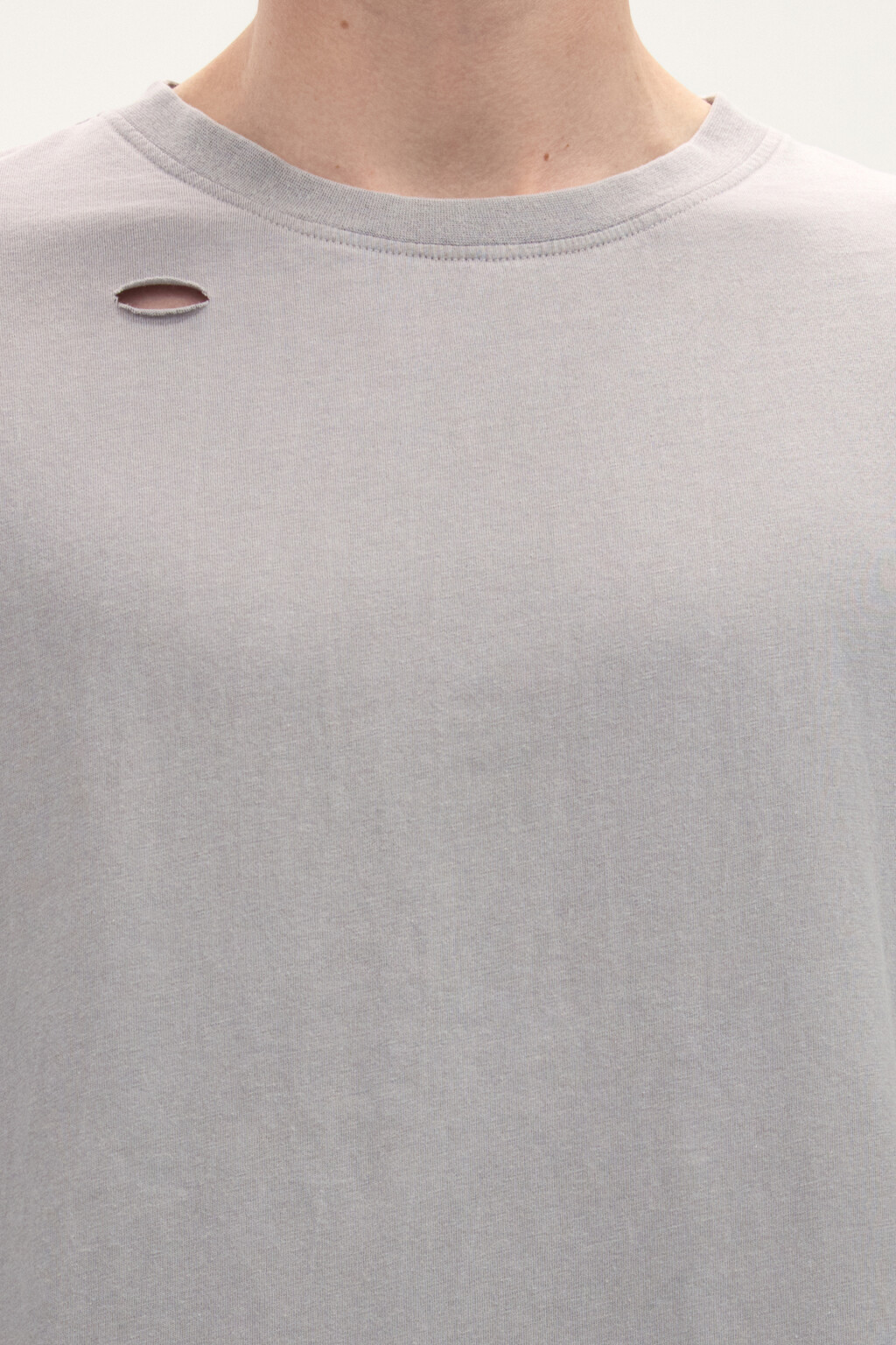 Футболка oversize с рваными элементами - цвет белый - 5