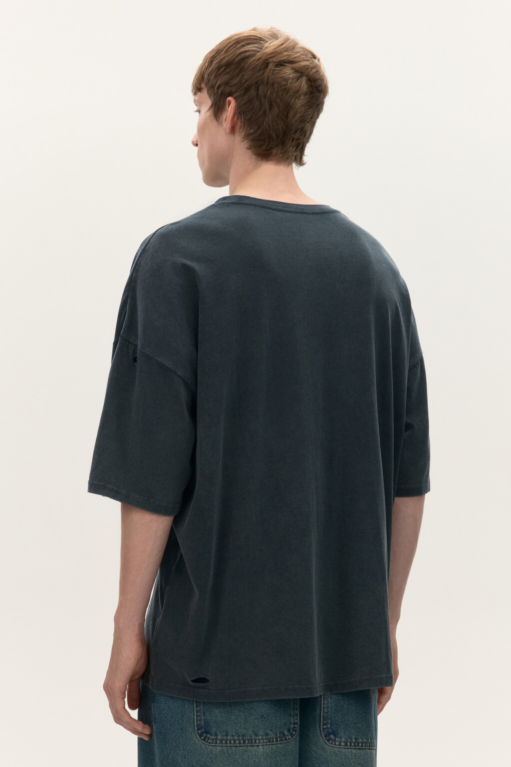 Футболка oversize с рваными элементами - цвет черный - 3