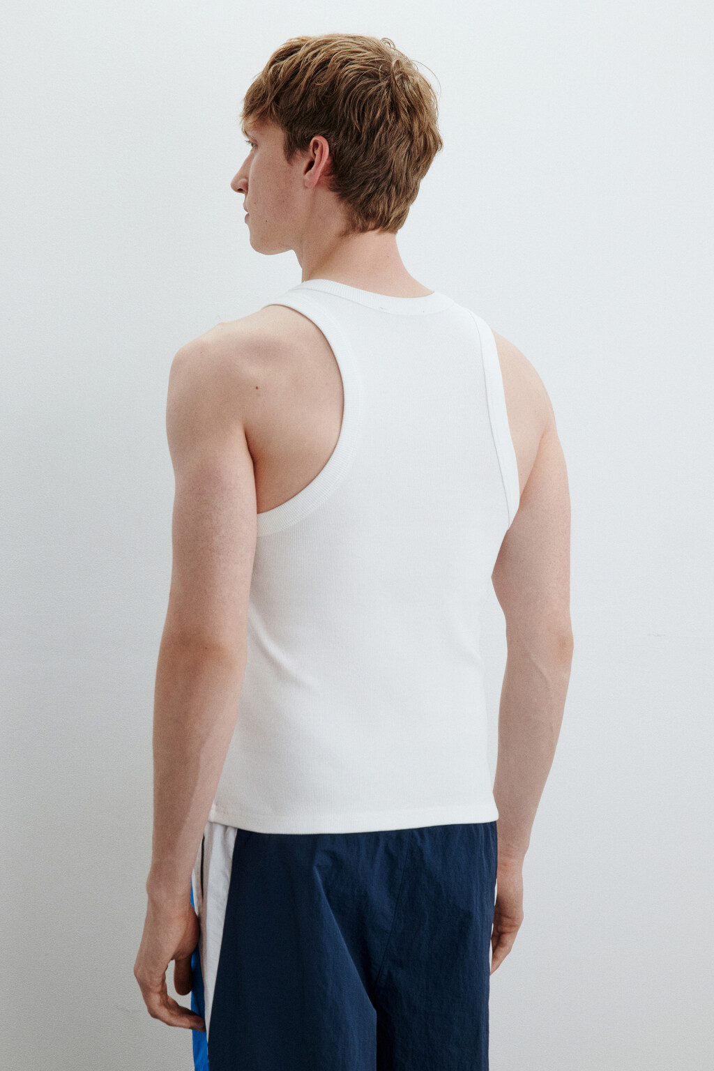 Майка в рубчик с вышивкой - цвет белый - 3