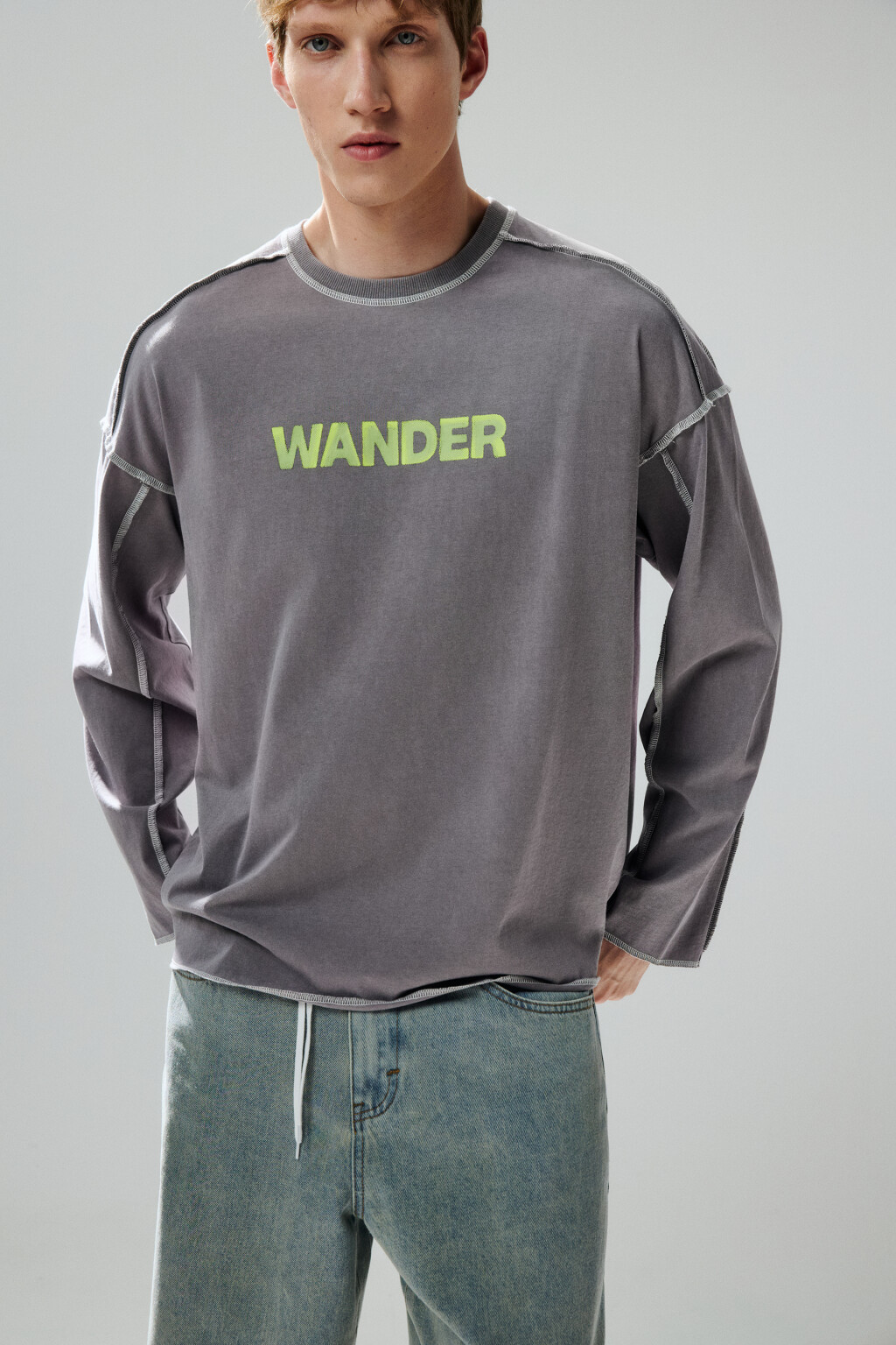 Лонгслив с принтом и открытыми срезами - цвет серый - 1