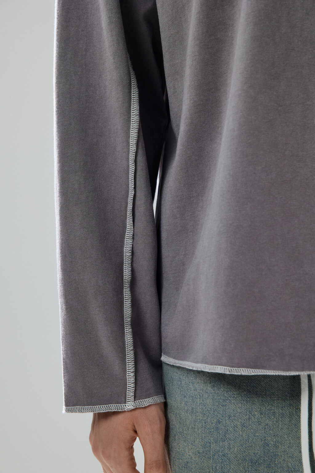 Лонгслив с принтом и открытыми срезами - цвет серый - 7