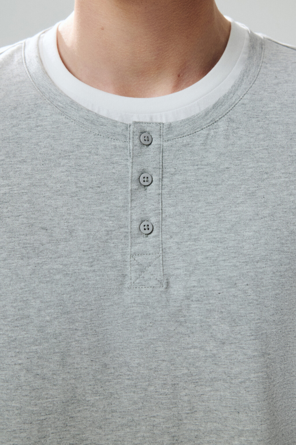 Лонгслив двуслойный с застежкой на груди - цвет серый - 5