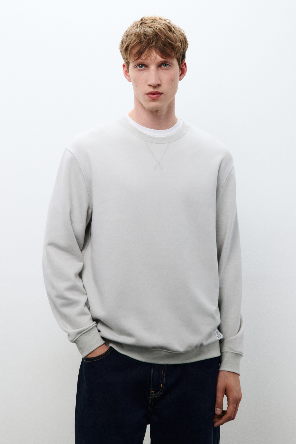 Свитшот из футера с нашивкой - цвет серый - 2
