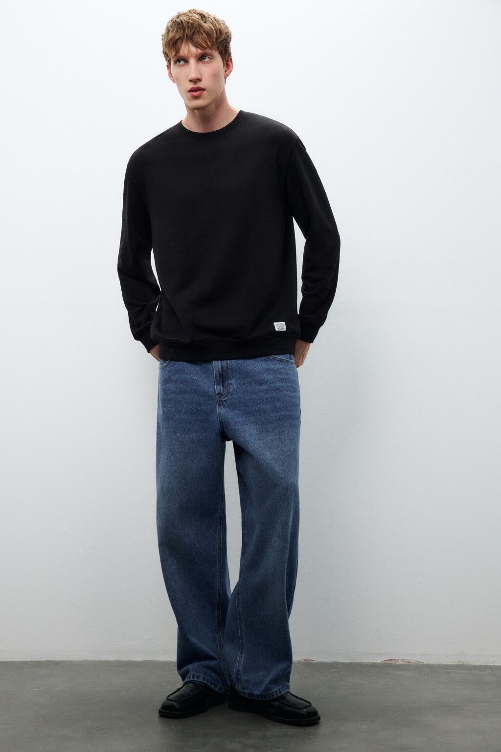 Свитшот из футера с нашивкой - цвет черный - 1