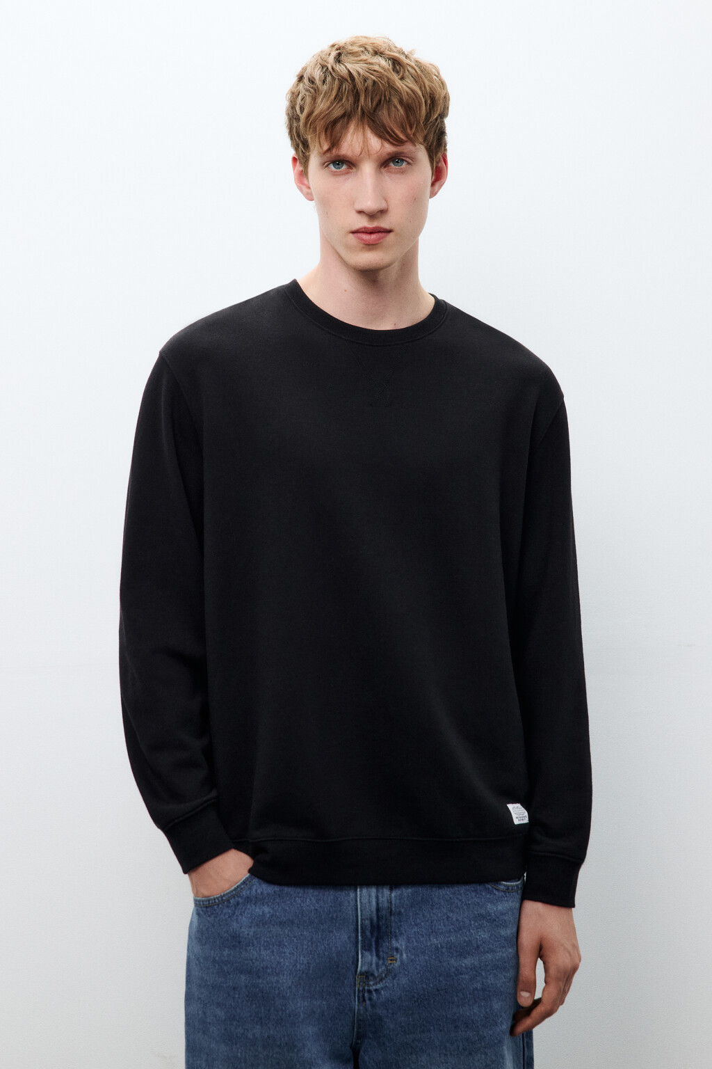 Свитшот из футера с нашивкой - цвет черный - 2