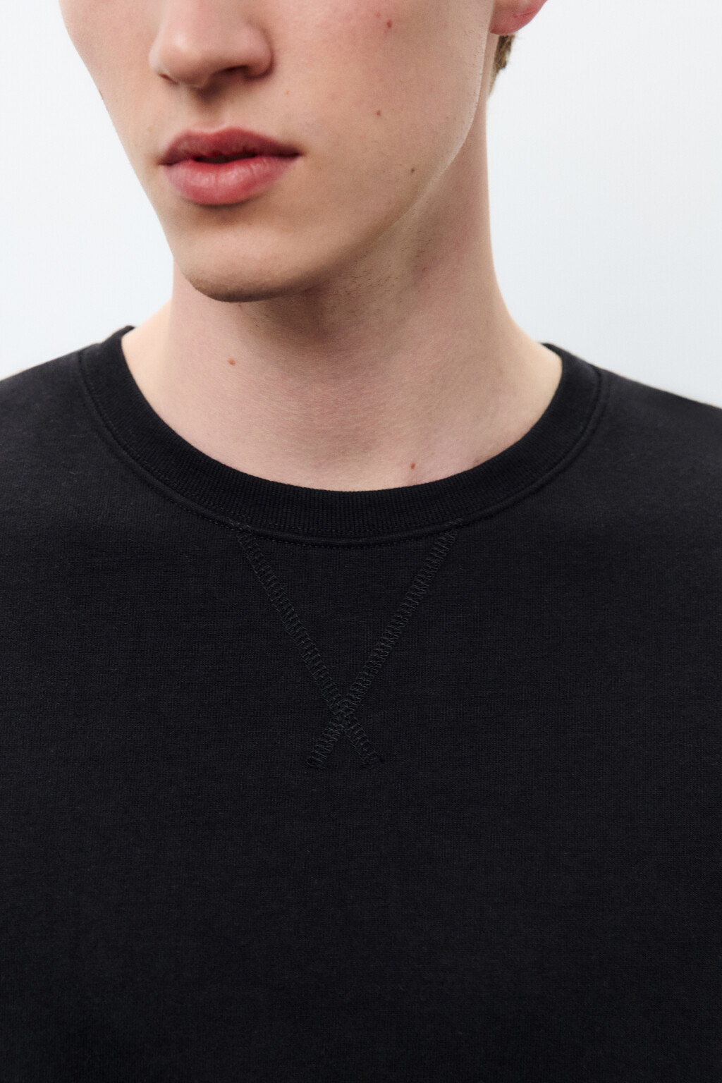 Свитшот из футера с нашивкой - цвет черный - 5