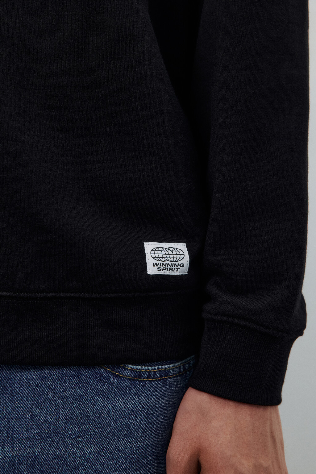 Свитшот из футера с нашивкой - цвет черный - 6