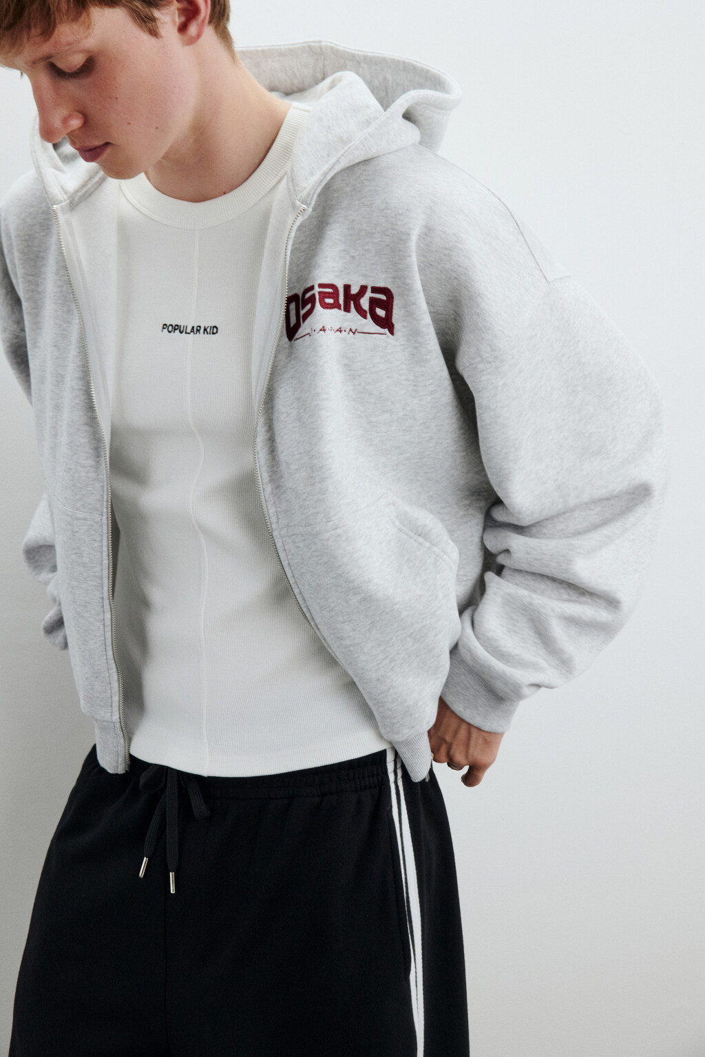 Худи-зипка с вышитой надписью - цвет серый - 1