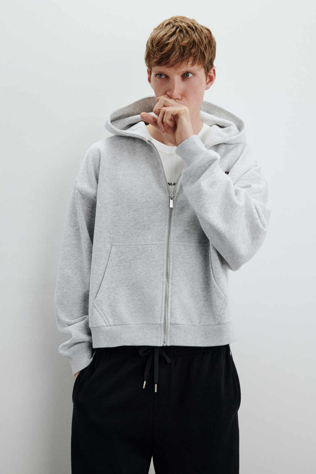 Худи-зипка с вышитой надписью - цвет серый - 2