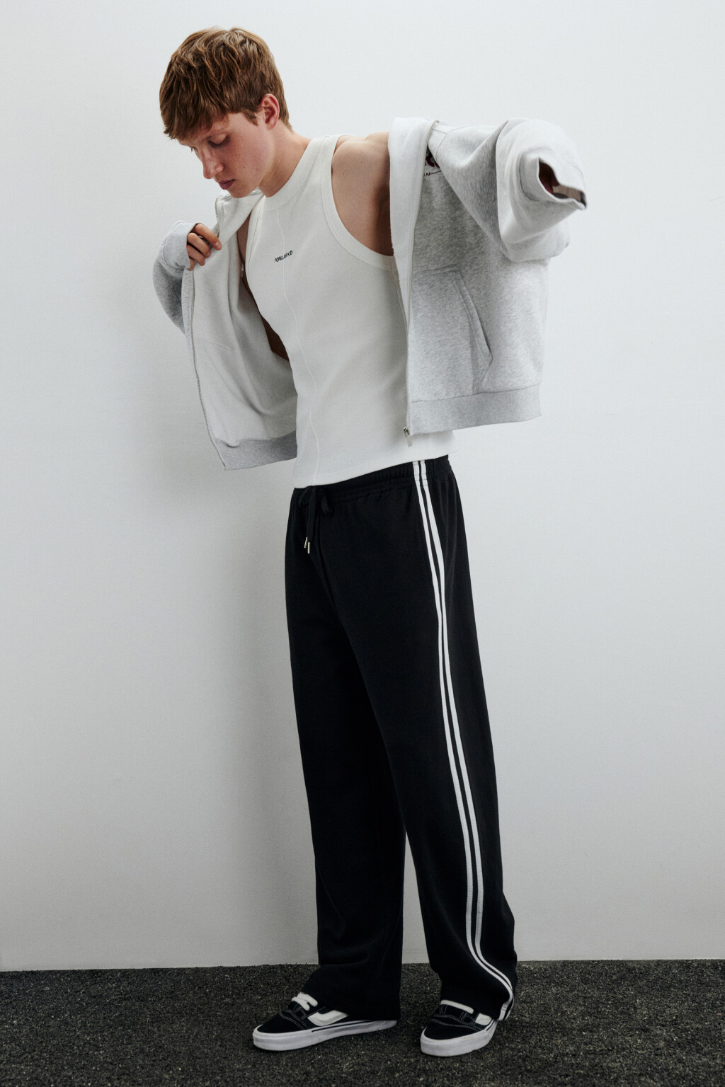 Худи-зипка с вышитой надписью - цвет серый - 3