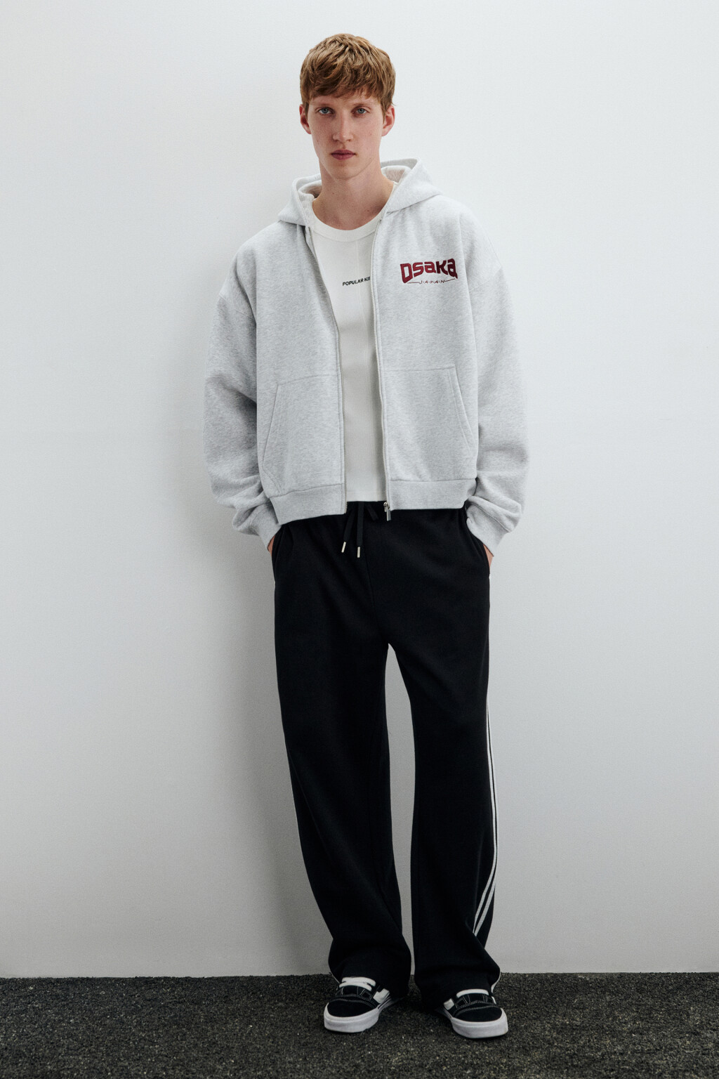 Худи-зипка с вышитой надписью - цвет серый - 6