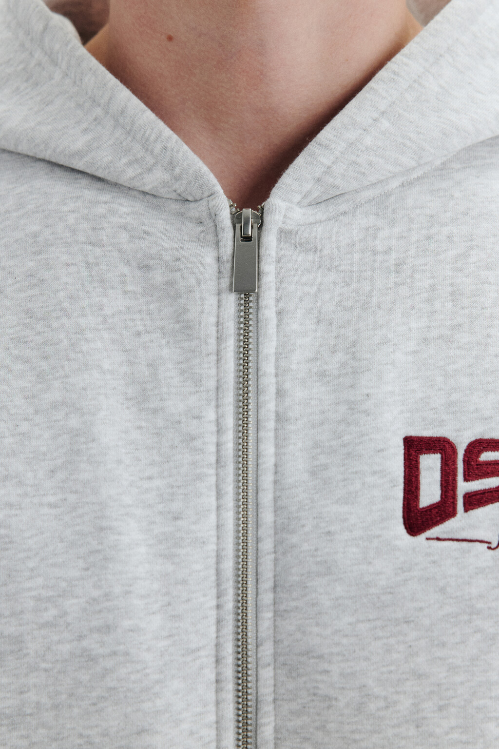 Худи-зипка с вышитой надписью - цвет серый - 7