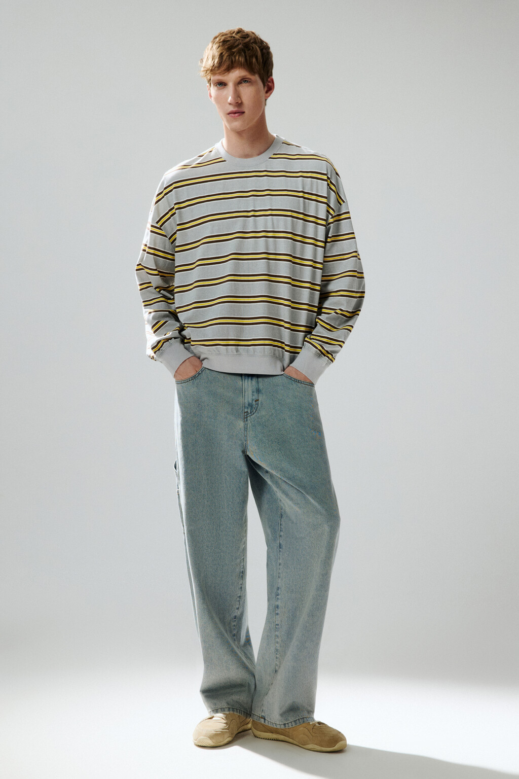 Свитшот в полоску с надписью - цвет серый - 4