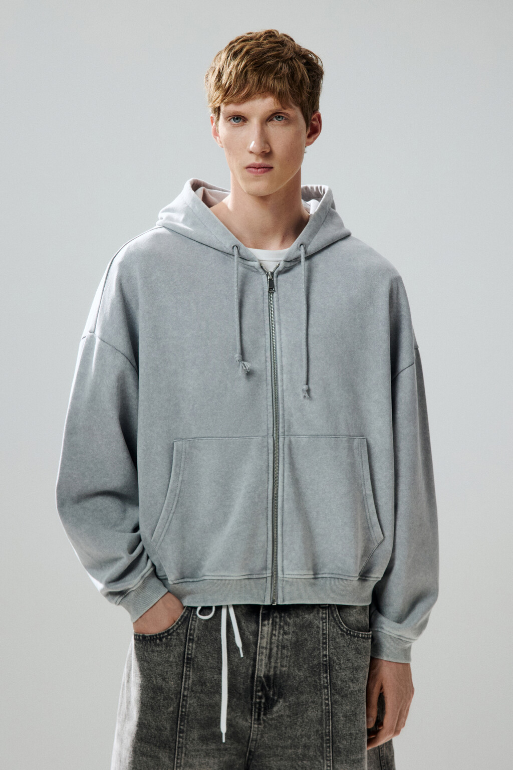 Худи-зипка из футера с вареным эффектом - цвет серый - 2