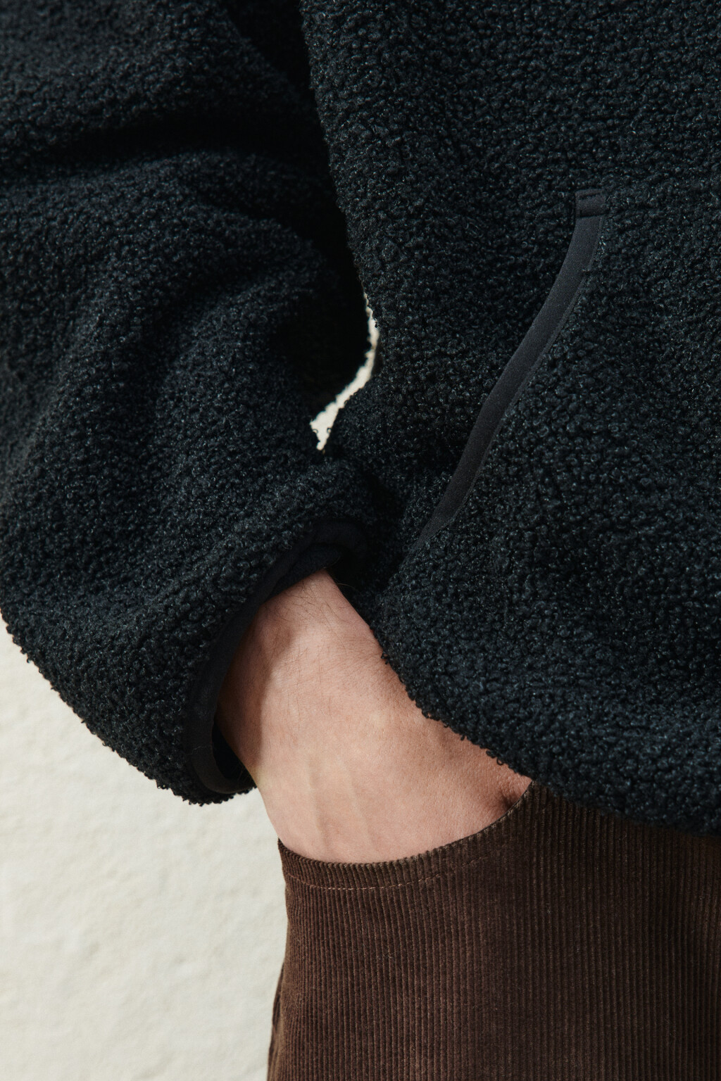 Толстовка флисовая с карманом - цвет черный - 7