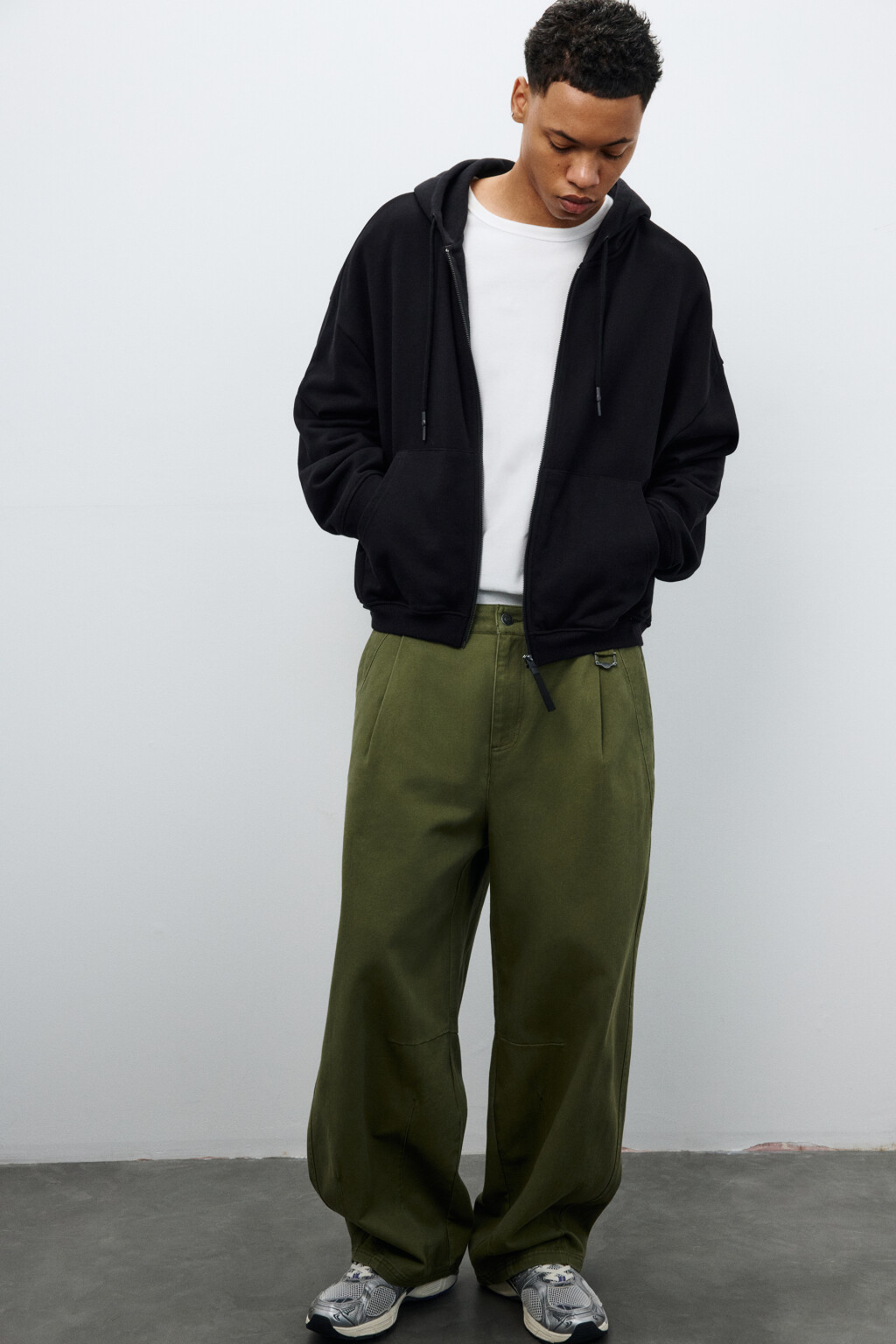 Худи-зипка из футера с капюшоном - цвет черный - 2