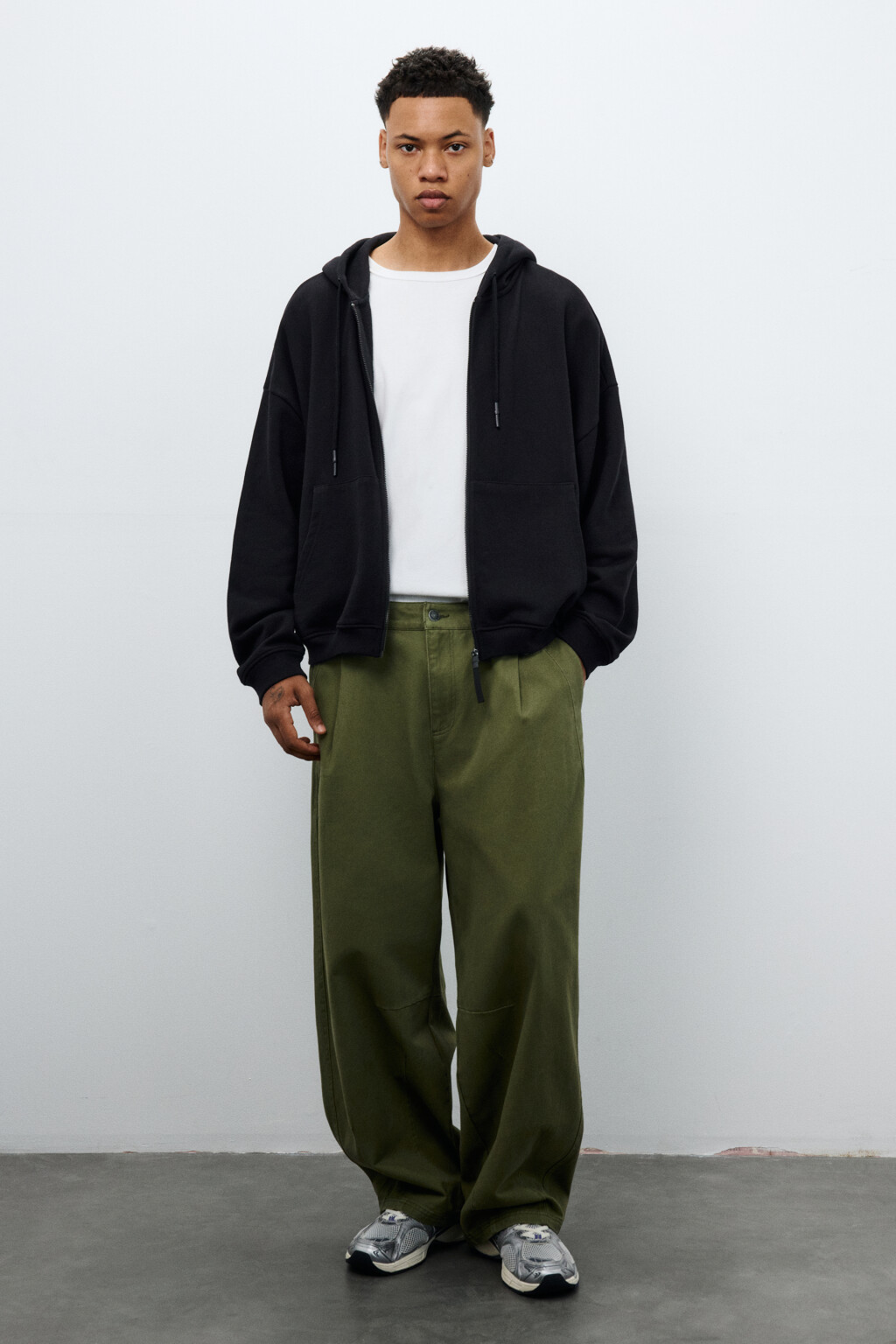 Худи-зипка из футера с капюшоном - цвет черный - 5