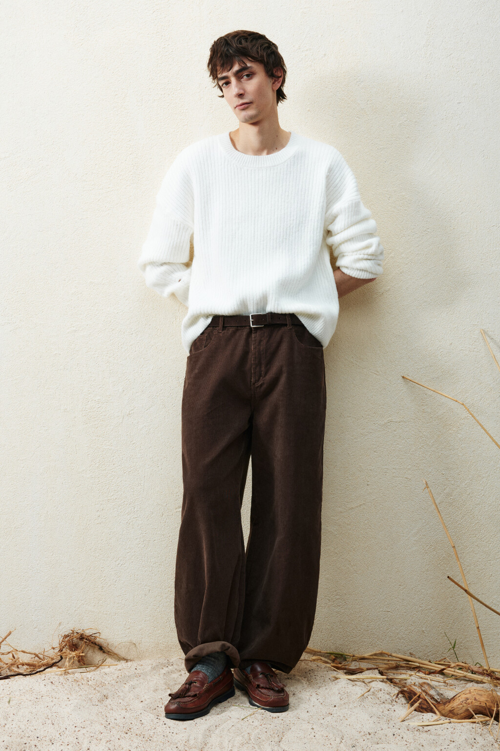 Джемпер вязаный рваный - цвет белый - 2