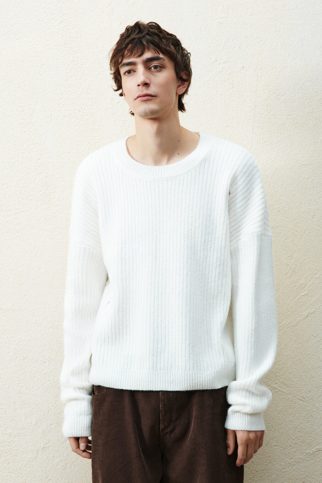 Джемпер вязаный рваный - цвет белый - 3