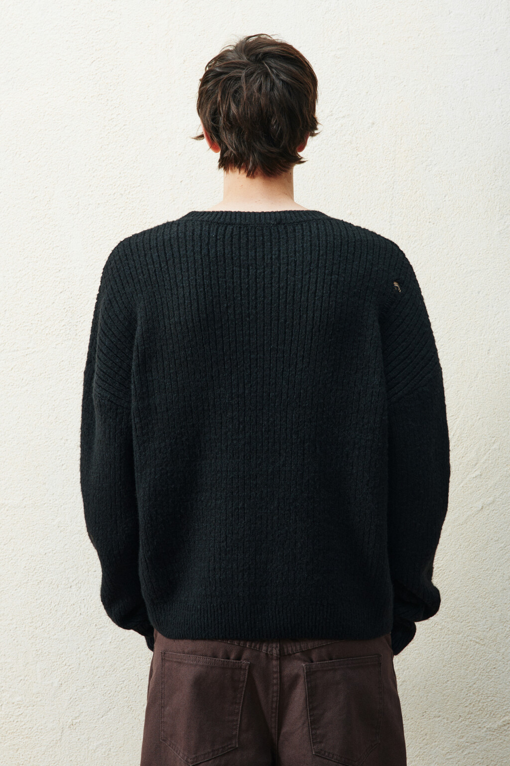 Джемпер вязаный рваный - цвет черный - 3