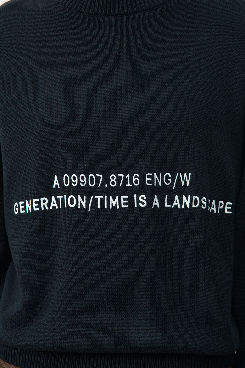 Джемпер вязаный с надписью - цвет черный - 5